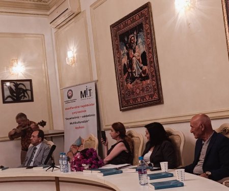 AYB-nin Nətəvan klubunda "Multikulturalizm: nəzəriyyə, beynəlxalq təcrübə, Azərbaycan modeli" kitabının təqdimatı kecirildi